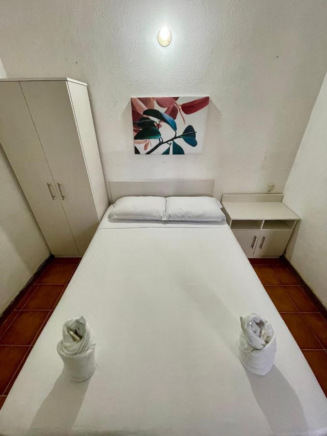 Hostal Inn 1 ฟลอเรส ภายนอก รูปภาพ